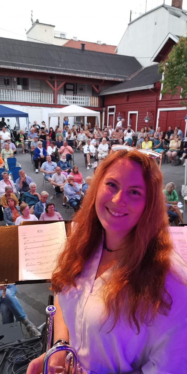 Bilde fra Midtsommerkonserten, Elvis og Vazelina, Bakgården Kaffka, Gjøvik, 20. juni 2020