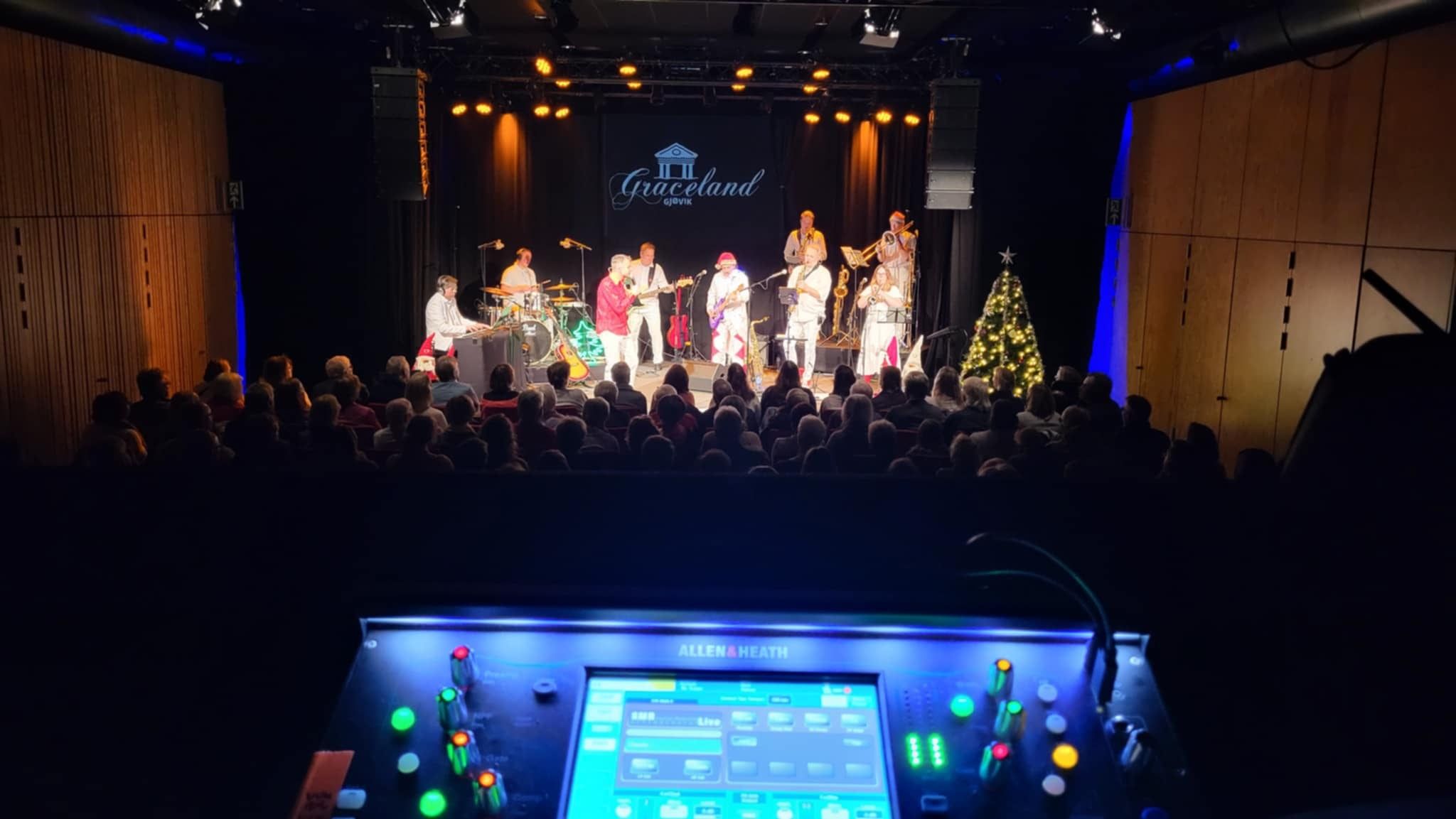 Bilde fra Jul med Elvis, Hamar kulturhus, 23. nov. 2024