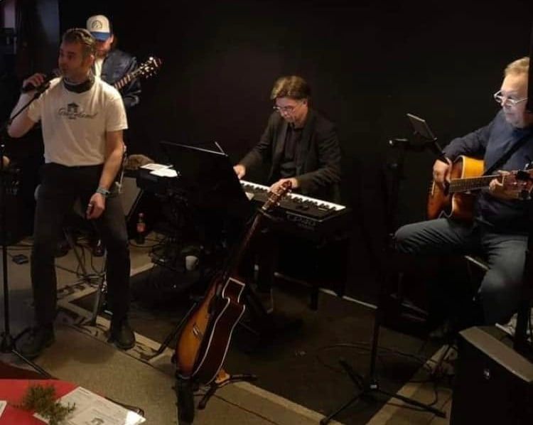 Bilde fra Graceland five spiller for førjulshatten, Kaffka, Gjøvik, 26. nov. 2022
