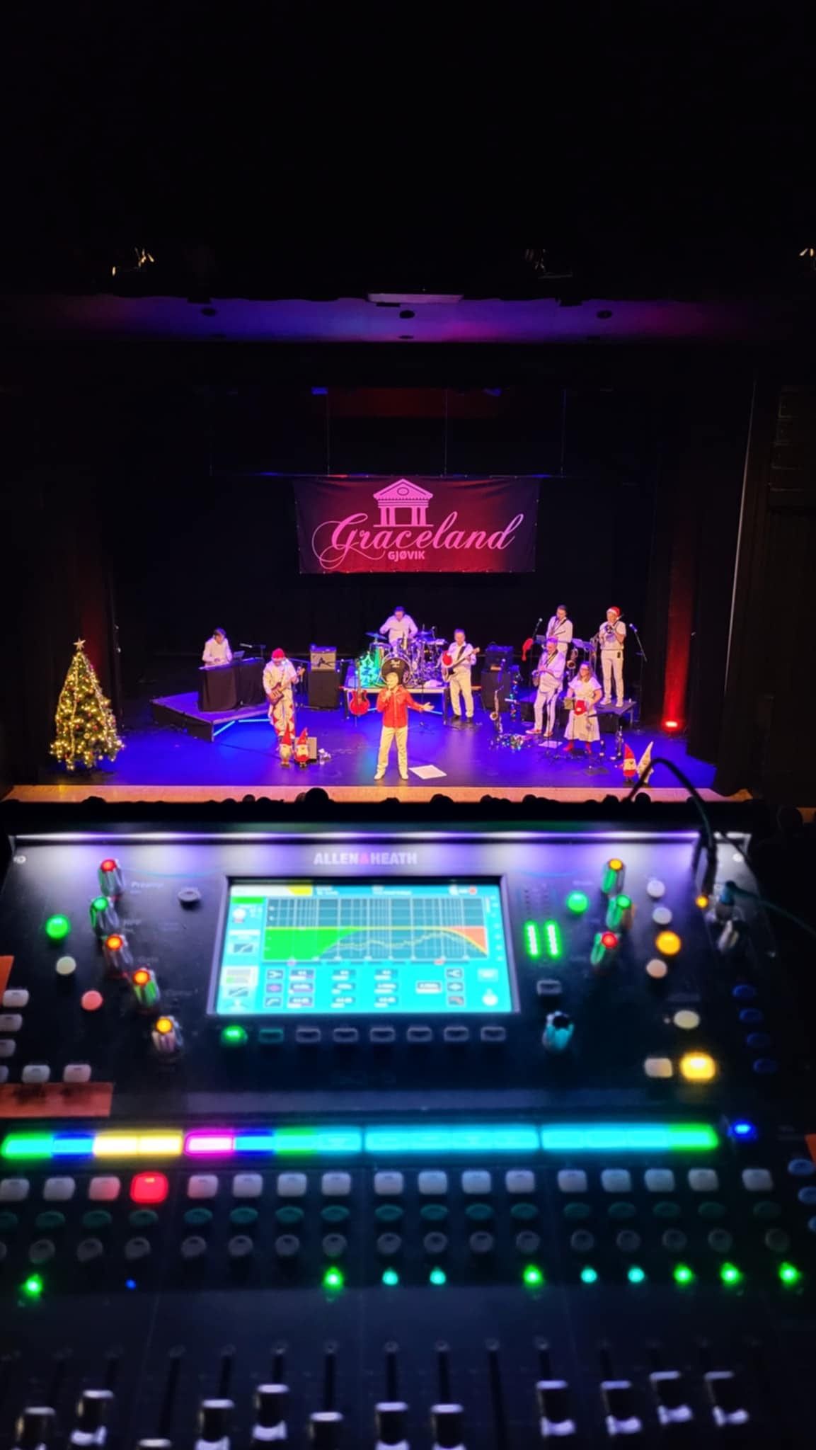 Bilde fra Jul med Elvis, Otta kulturhus, 30. nov. 2024